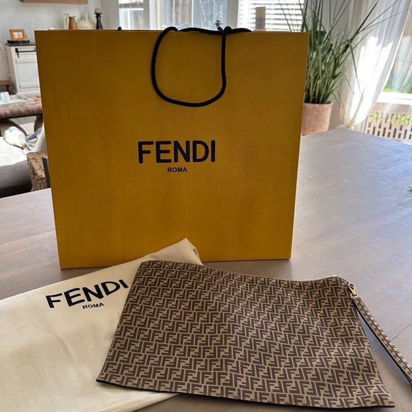 Fendi large flat pouch authentic from website with proof - Picture 1 of 10